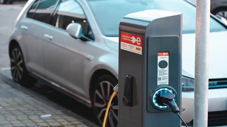 Oil companies to install 22,000 EV charging stations