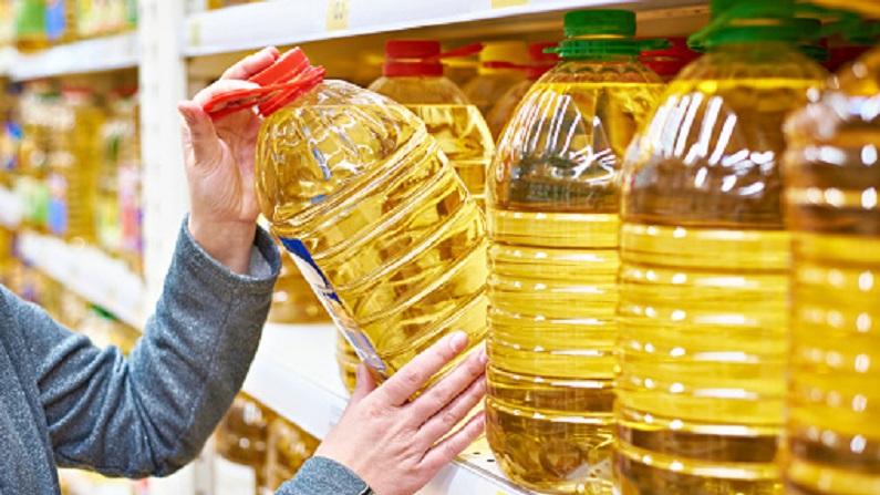 Wholesalers decide to reduce edible oil prices by Rs 3-5 per kg