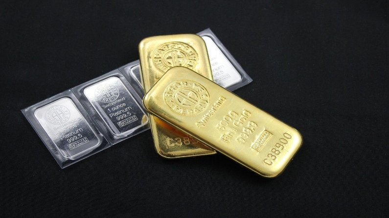 Gold price today December 7: Both gold and silver traded flat on Tuesday early session