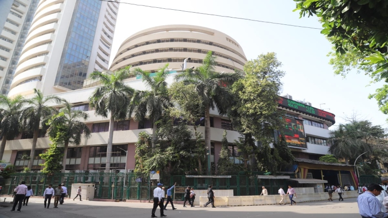 Indices may open on flat note